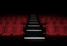 Kinos sind derzeit geschlossen. Die Leinwände und Sitze bleiben wegen der Corona-Pandemie leer. (Symbolfoto) Foto: Felix Mooneeram/Unsplash