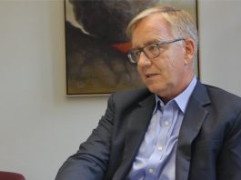 Dietmar Bartsch im Gespräch. Foto: Max Skowronek