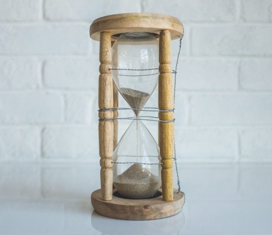 Glosse: Die bleierne Bologna-Matrix Sanduhr