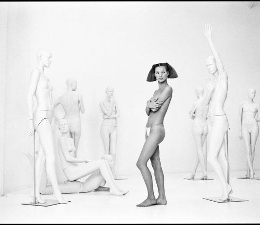 Moss Supremacy: Wie das ewige „Cool Girl” die Fashion Welt eroberte