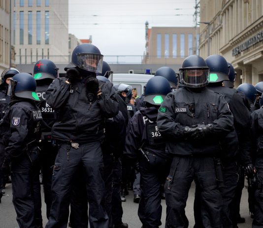 Der zwanghafte Zwang der Polizeigewalt