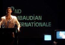 Uchronia Filmkritik: Queeres Referenz-Feuerwerk mit Kultpotenzial